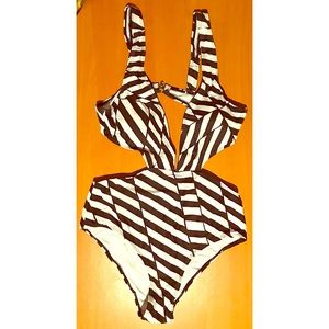 Striped monokini 👙